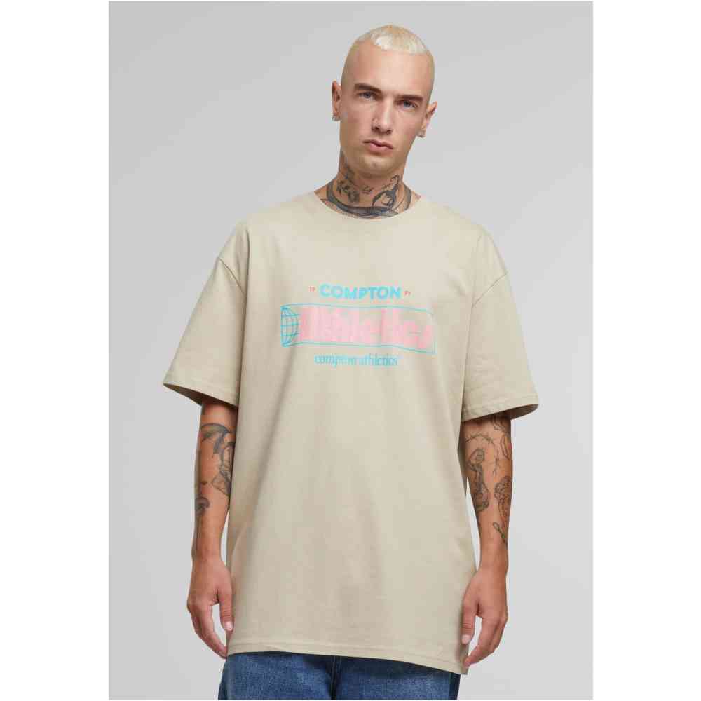 Mister Tee Upscale - Compton Athletic Club Oversize Heren Tshirt - Beige